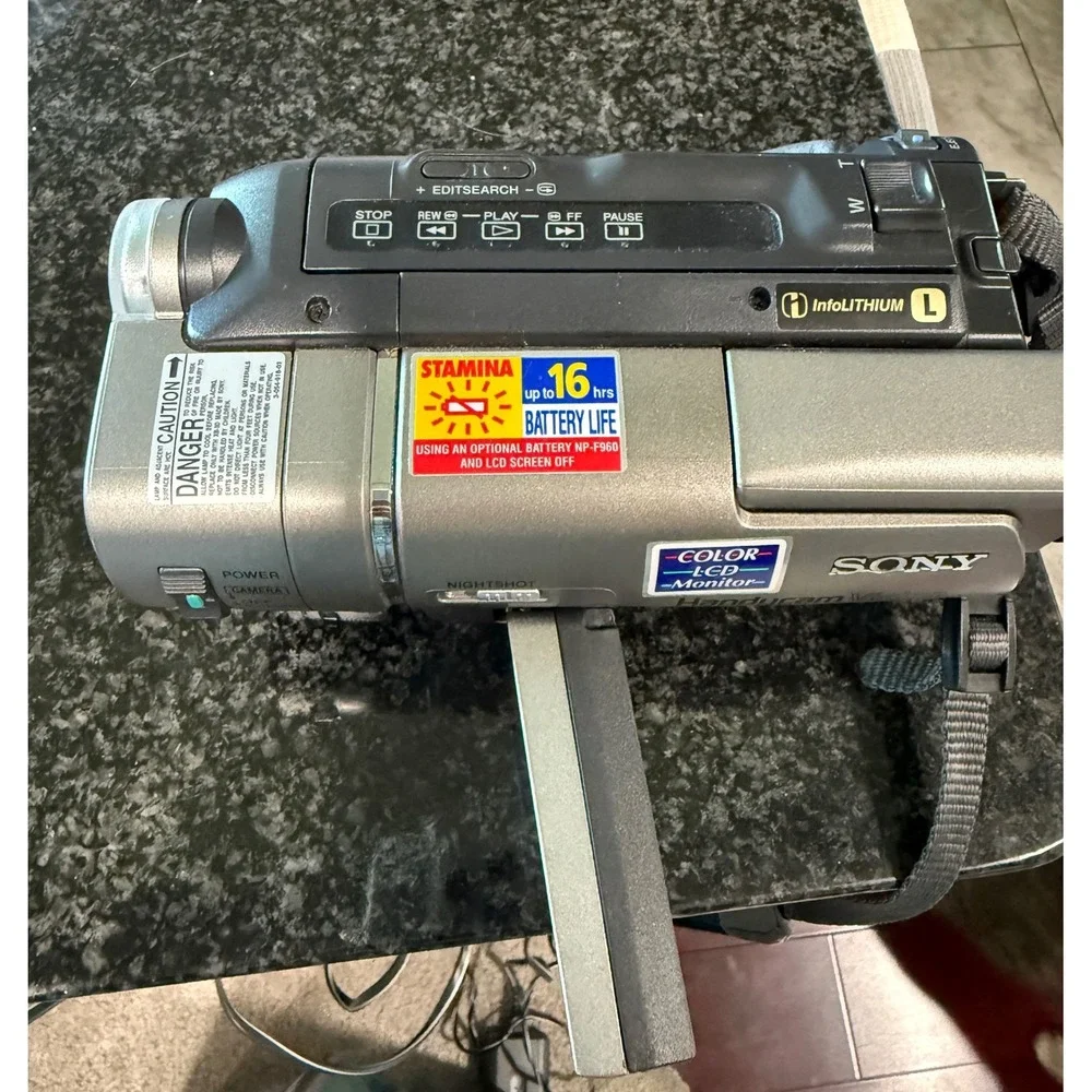 Sony Handycam Vision CCD-TRV37 Video 8 XR Camcorder 200x Digital Zoom NightShot
